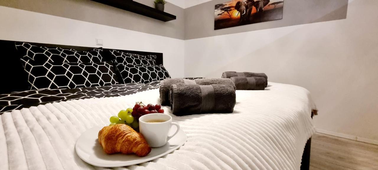New Modern Selfcheckin Publicfreeparking Highspeed Wifi Kingsizebed