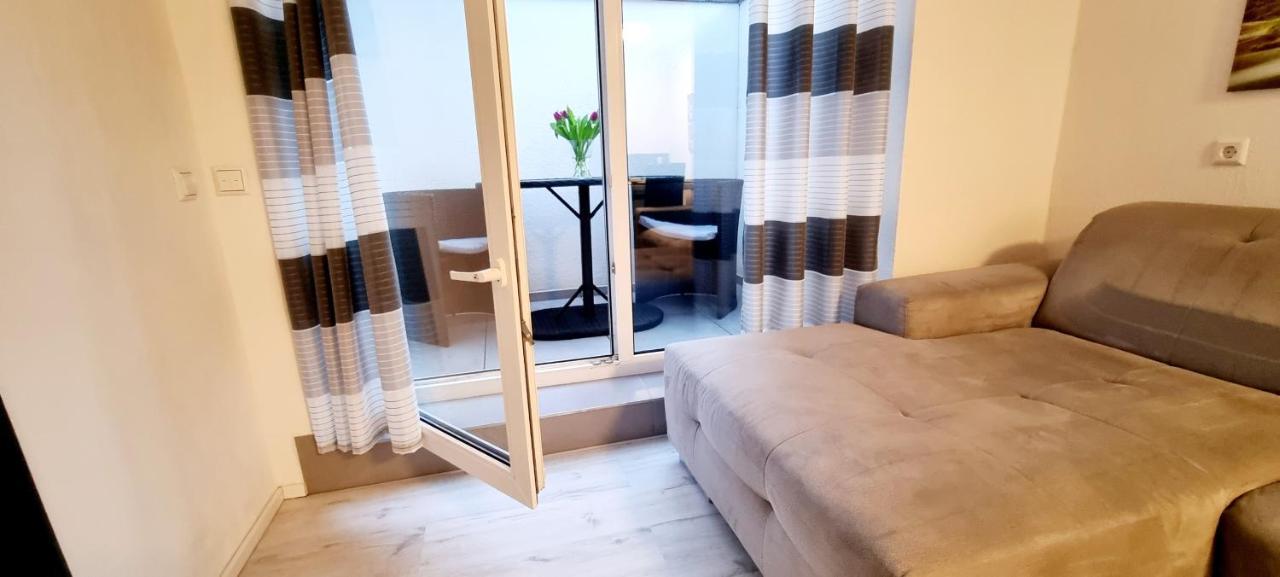 New Modern Selfcheckin Publicfreeparking Highspeed Wifi Kingsizebed Apartment