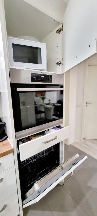New Modern Selfcheckin Publicfreeparking Highspeed Wifi Kingsizebed Baden-Baden