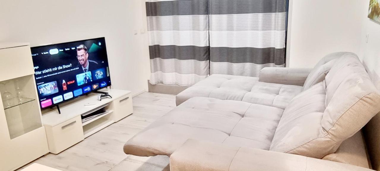 New Modern Selfcheckin Publicfreeparking Highspeed Wifi Kingsizebed Apartment *